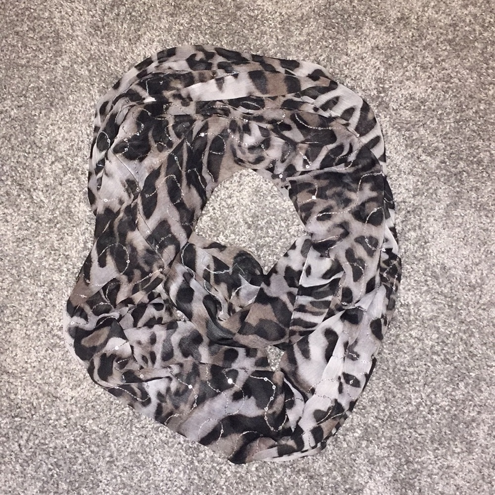 INFINITY SCARF